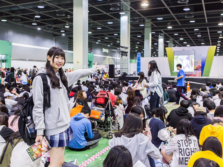 会場内の特設ステージ