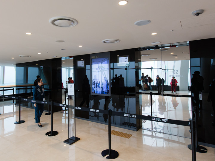 下りエレベーター乗り場