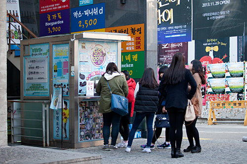 当日に劇場のチケットボックスでも
購入可能