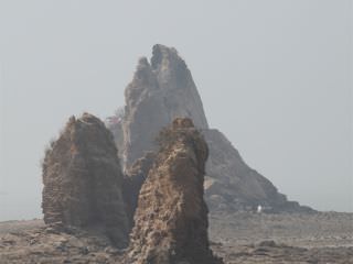済扶島の象徴・鷹岩(メバウィ)
