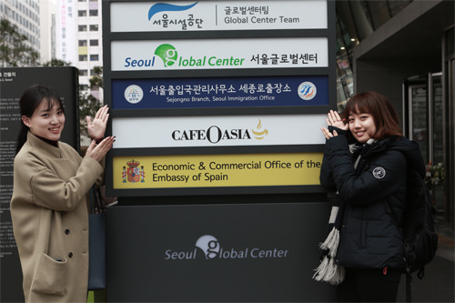 1.出入国・外国人庁訪問
居住地域の管轄である事務所を訪問。担当窓口のあるフロアへ行きます。