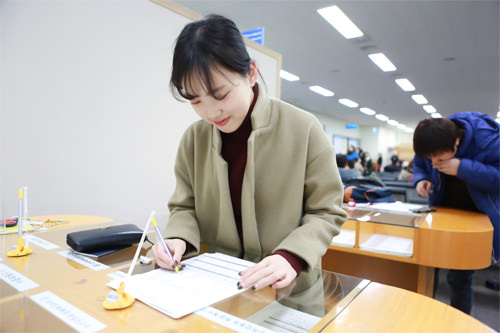 4.書類をチェック
順番を待っている間に、書類に不備がないかどうか再チェック。