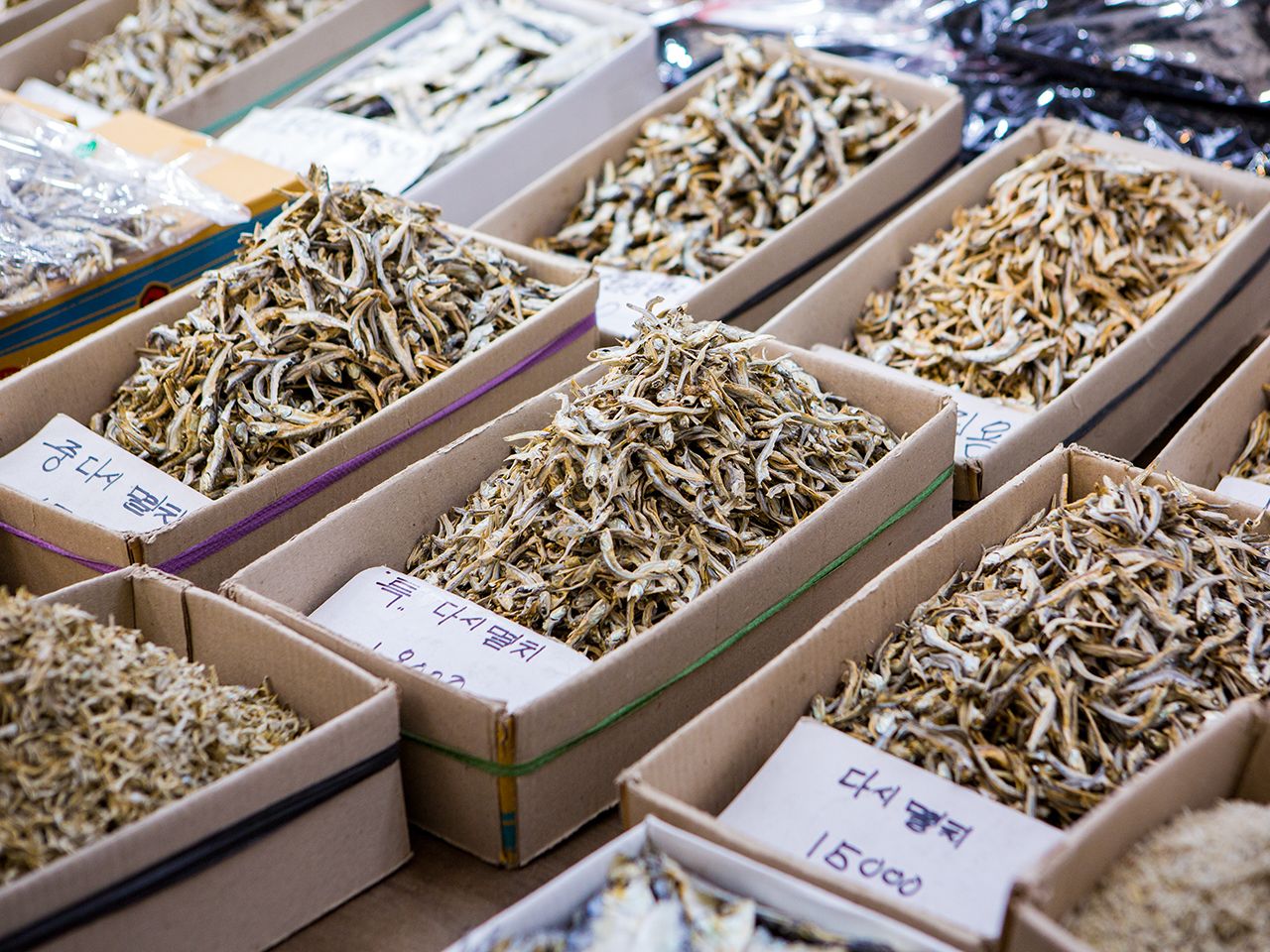 煮干や、ちりめんじゃこ、干し魚など