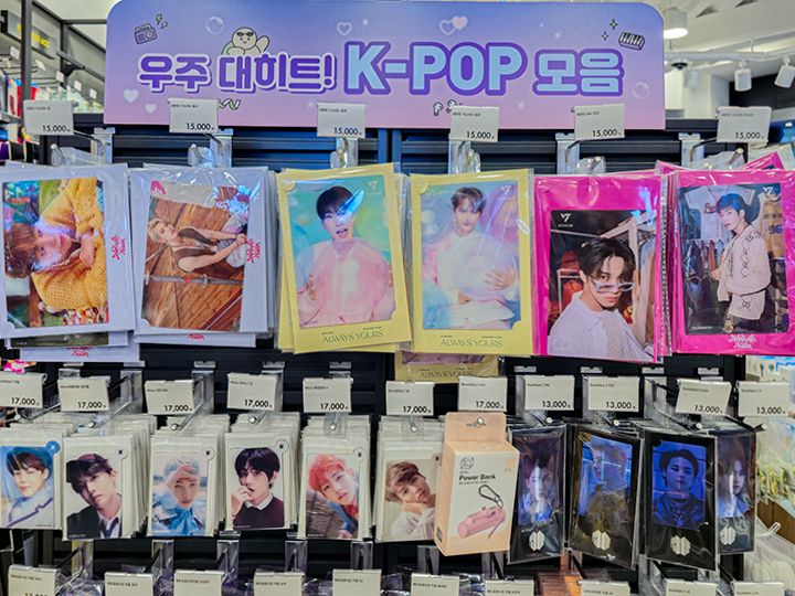 また、「明洞店」ではK-POPコーナーも注目!