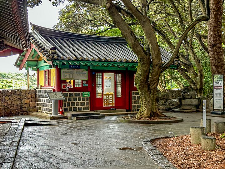 三姓穴｜旧済州(済州島)の観光スポット｜韓国旅行「コネスト」 三姓穴｜旧済州(済州島)の観光スポット