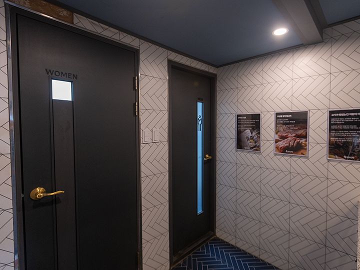 店内に男女別のお手洗いあり