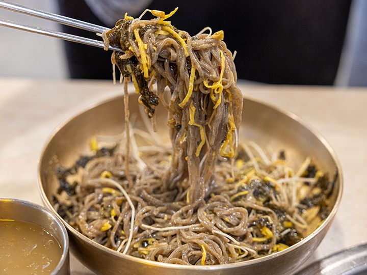 エゴマ油だけで和えた「えごまマッククス(トゥルキルムマッククス)」も食べられる