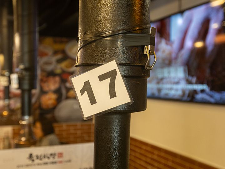 伝票はなく、テーブル番号を伝えて会計します