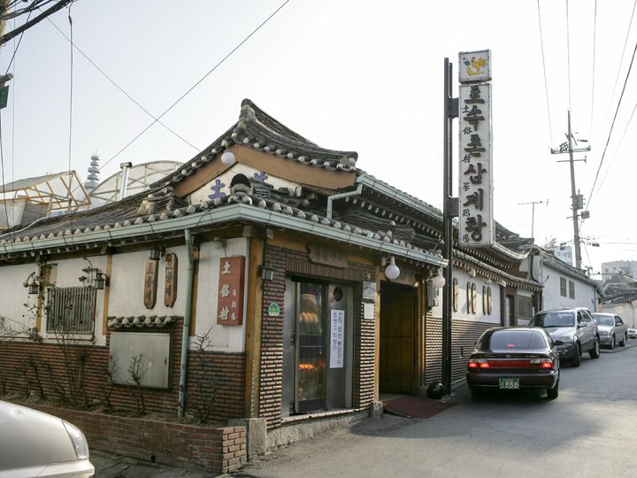 いつも行列が絶えない人気店