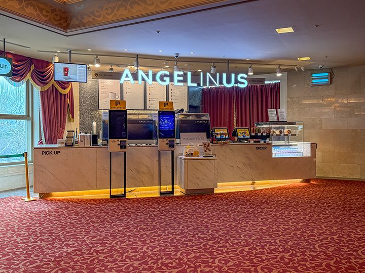 1階席ロビーのミニカフェ