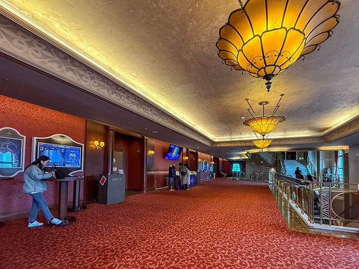 1階席ロビー(建物3階)