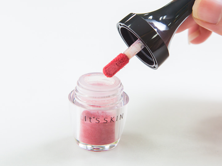 使用したカラーは、レトロレッド