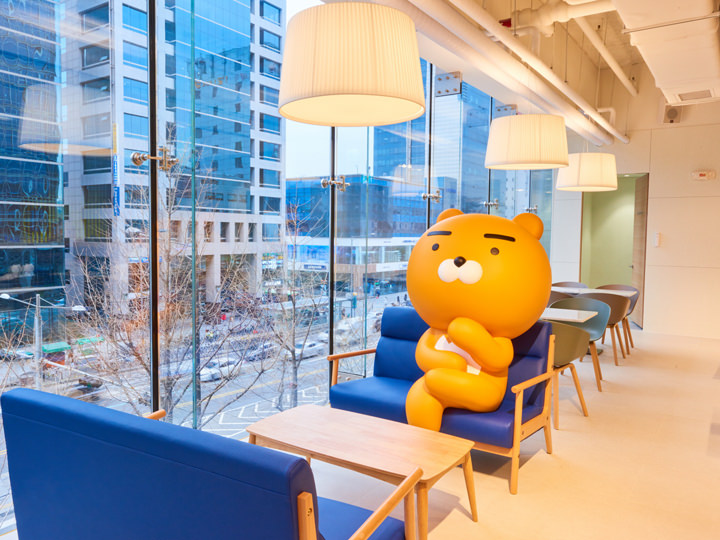 Kakaoフレンズストア 弘大フラグシップストア 弘大 ソウル のショッピング店 韓国旅行 コネスト Kakaoフレンズストア 弘大フラグシップストア 弘大 ソウル のショッピング店 韓国旅行 コネスト