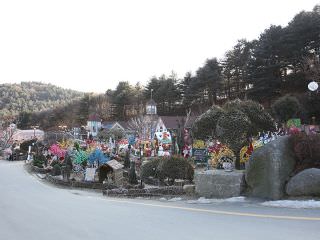 冬にはイルミネーションが綺麗な｢光の童話祭り｣の開催地として有名