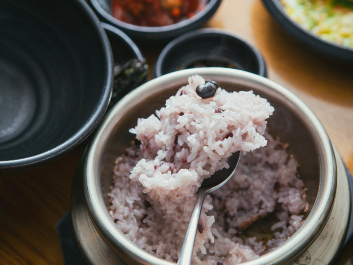 1.ご飯は運ばれてきたらすぐに別の器に移します