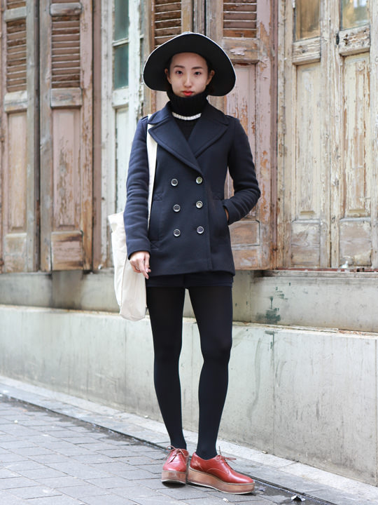 「FOREVER21」のつば広ハットでおしゃれに防寒対策
(ソリさん・モデル)