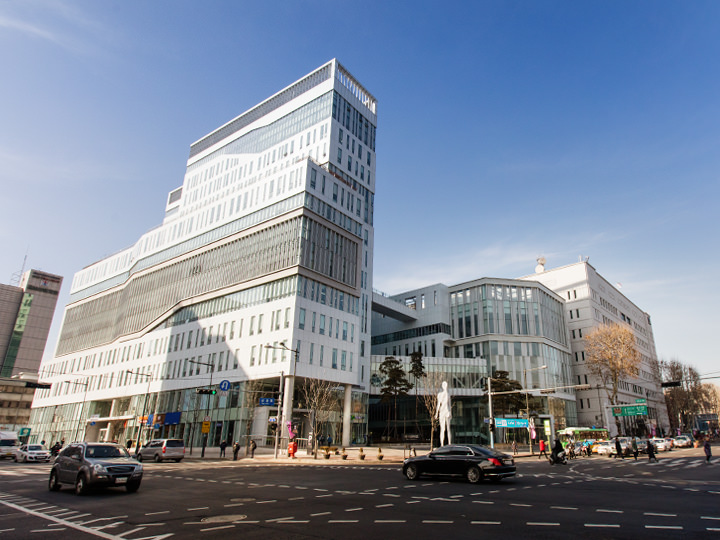 大学のキャンパスも入っている建物
