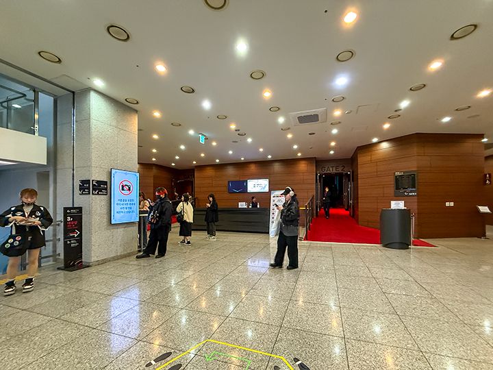 1階席入口(建物3階)