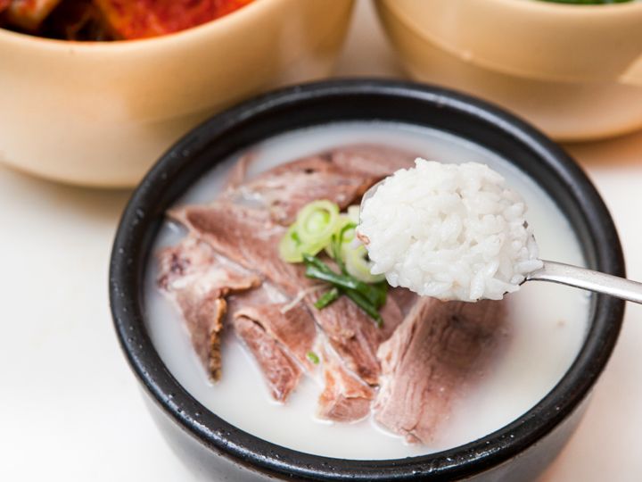 スープの中にはさらに、ご飯や麺も