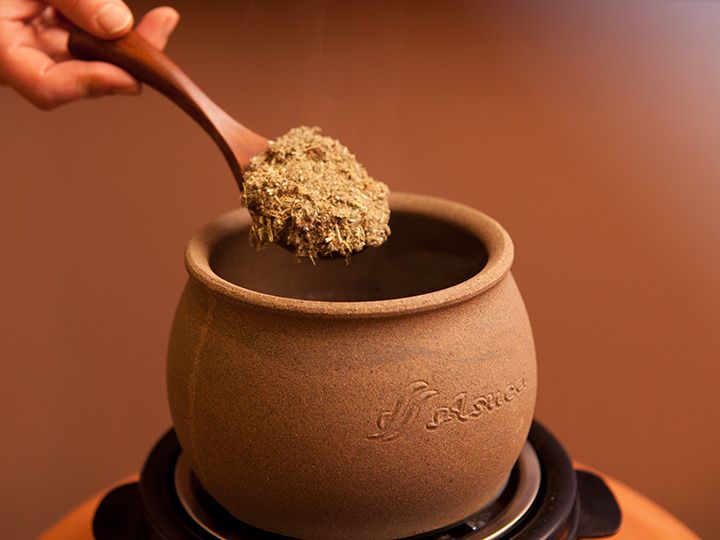 よもぎと数十種類の韓方薬がブレンドされた薬剤