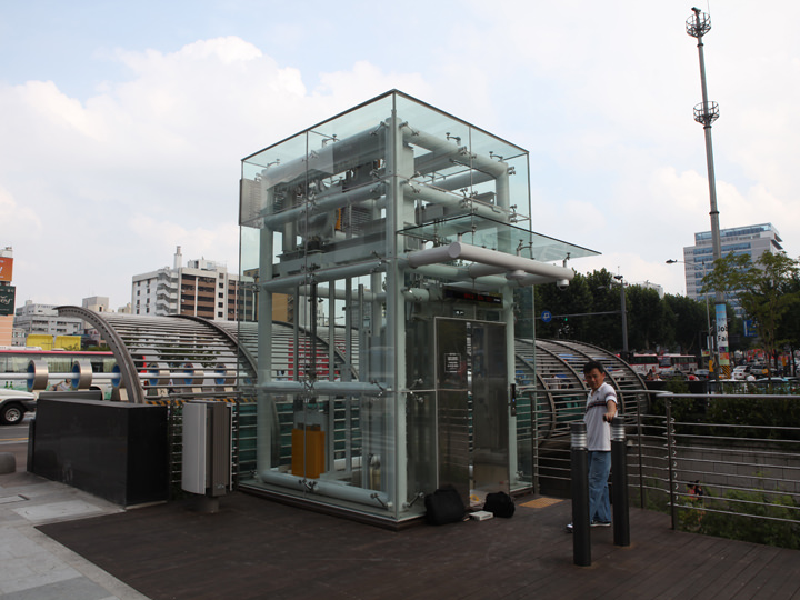 エレベーターは２箇所。仁寺洞入口に近い「三一橋(サミルギョ)」のエレベーターが便利