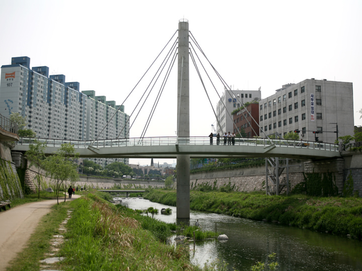 プロポーズイベントも開催される「トゥムル橋」
