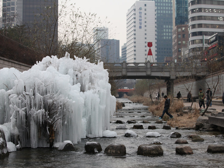 冬には氷のオブジェも登場