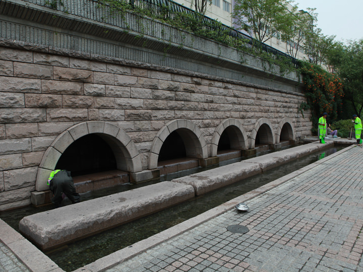 「五間水橋」付近にある「五間水門址」