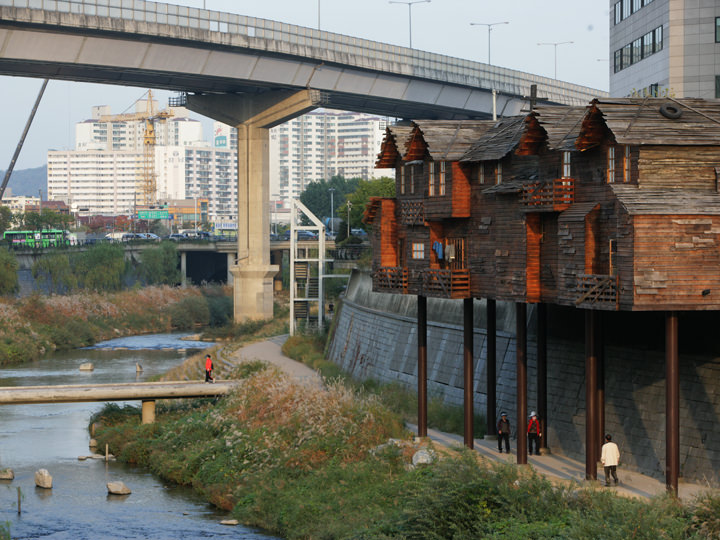 貧しかった頃の家が再現された「清渓川板子家体験館」
