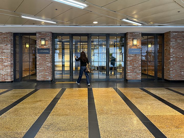 「狎鴎亭(アックジョン)駅」地下直結