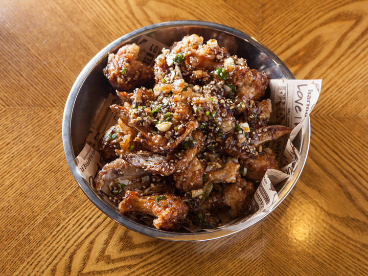 甘辛い味付けでビールが進む「マッチョキング」