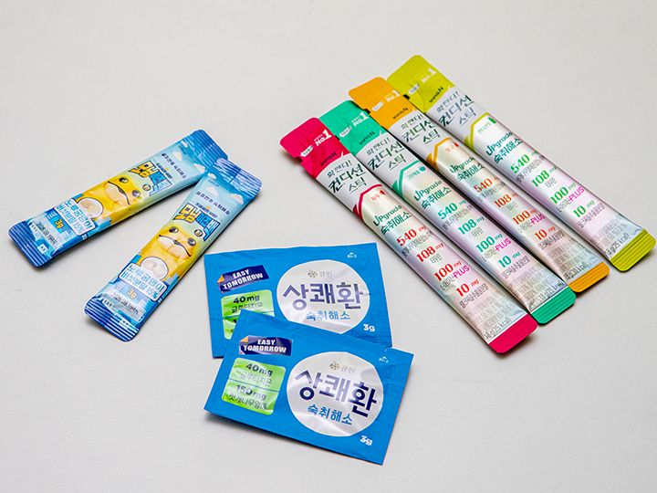 左から「モーニングイズベッ(錠剤)」「サンケファン(錠剤)」「コンディションスティック(ゼリー)」