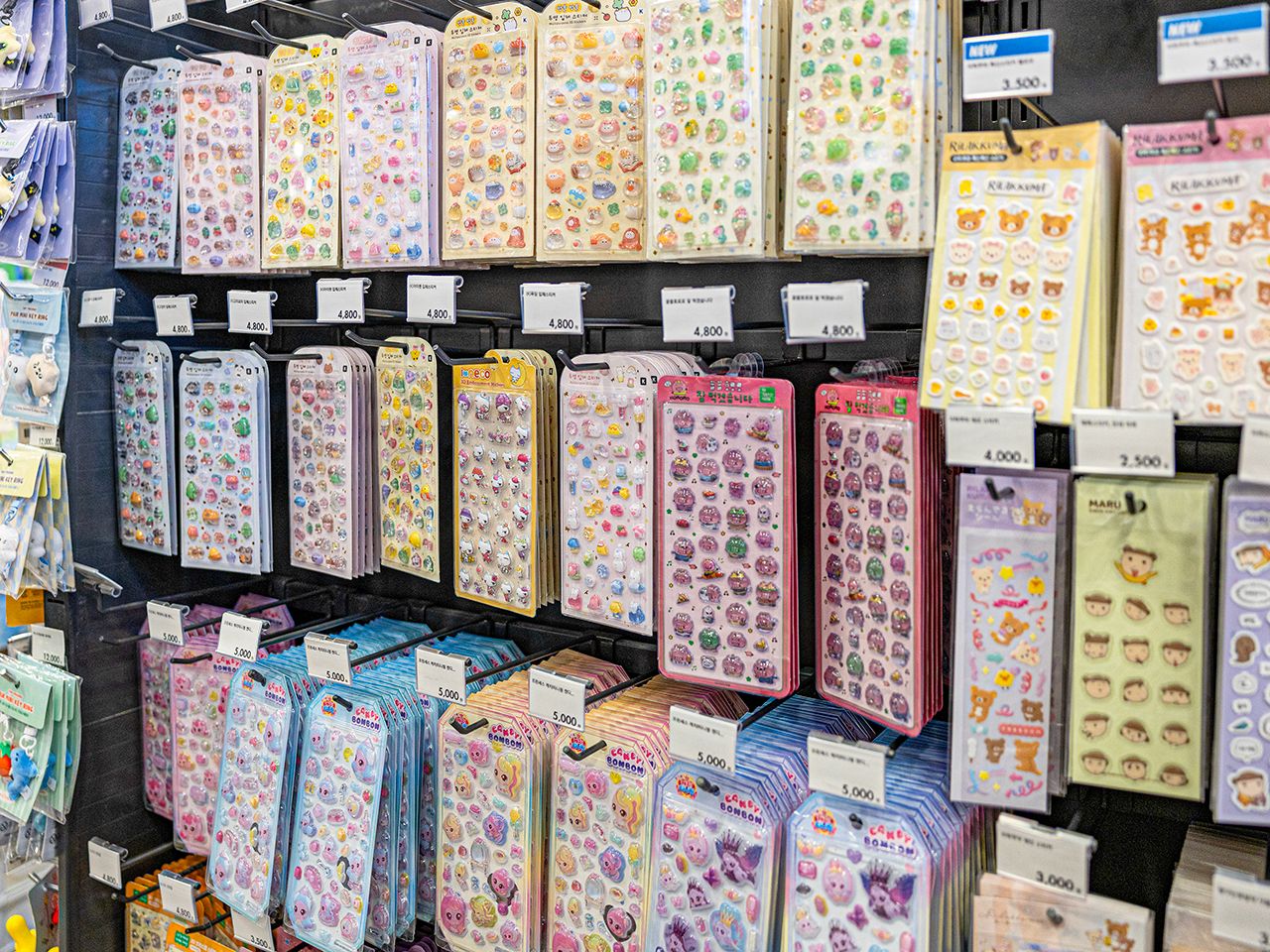 雑貨店のシール売り場