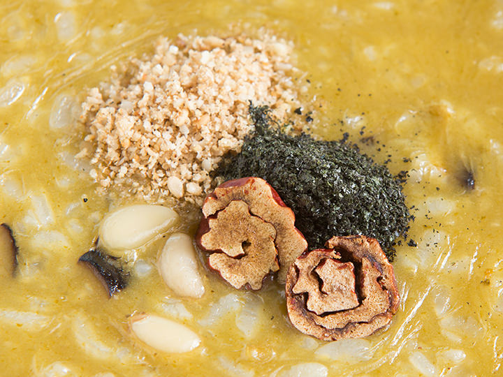 すりごま、海苔、ナツメ、松の身もしっかり混ぜて