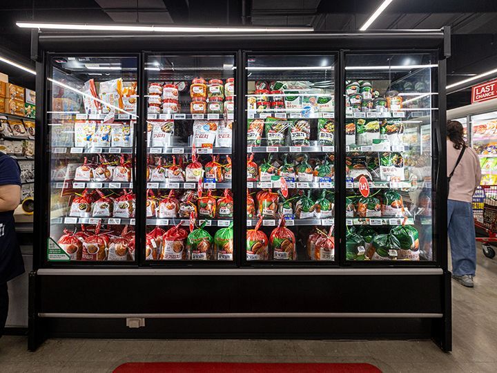 マートのキムチコーナー