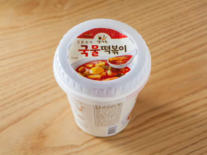 各コンビニ及びマートで購入できる、2分調理スープトッポッキ