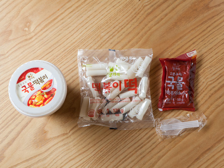 スープトッポッキ
中身はお餅120g、タレ70g、スプーン1個
