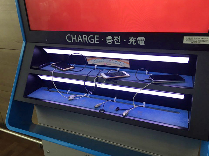 ケーブルありの充電スポットは第1ターミナルの3階出国フロアD、E、F、Hチェックインカウンター付近に位置