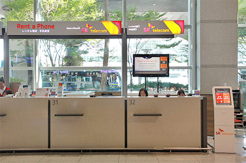 第1ターミナル1階入国フロア
各レンタル会社カウンターにて受付
