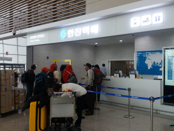 第2ターミナル3階出国フロア・Hカウンター近く、1階入国フロア中央
「韓進宅配」
年中無休、4時間以内 4,000ウォン~