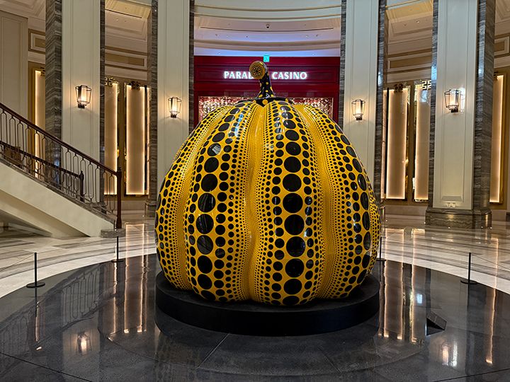 草間彌生のパンプキンはフォトスポット