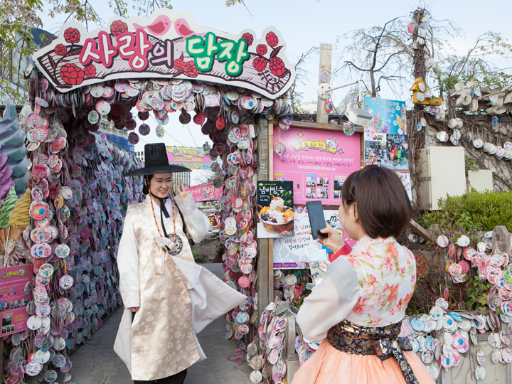 「次回はお互い恋人と…?」
愛のメッセージを書いてフェンスにかけることができるメッセージキーホルダーコーナーにて、願いを込めてパチリ