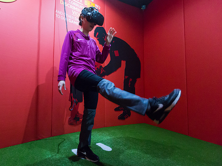 VR技術を使用した仮想サッカー体験