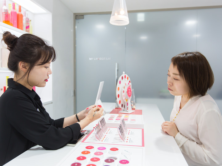 私のパーソナルカラーは、ワームラブリー。スタッフから自分に似合う色をオススメしてもらいました