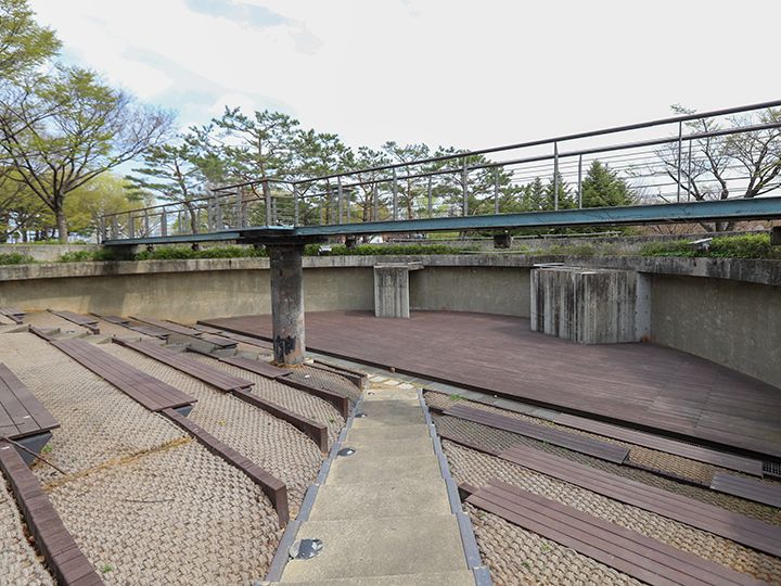 「円形劇場」
小規模公演ホールや集会所、休憩所、ピクニック場所で、音楽会が開かれたりもします。