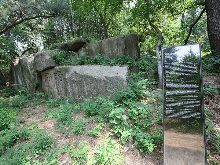 名勝第36号に指定されている「白石洞天(ペッソットンチョン)」。朝鮮時代からの別荘地