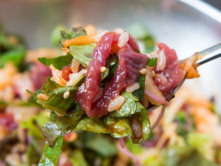 どこをすくってもユッケがある幸せ!