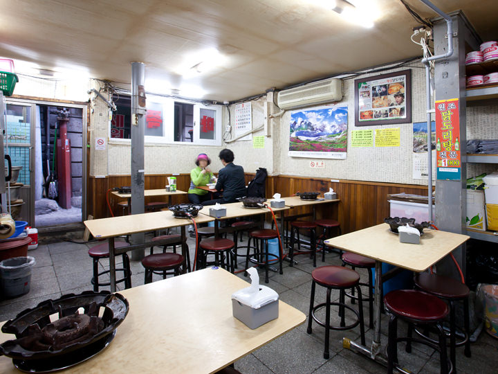 こぢんまりとした店内
