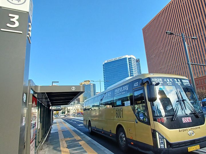 駅前の乗り換えセンターには6001番と
深夜6001、深夜6002番が発着