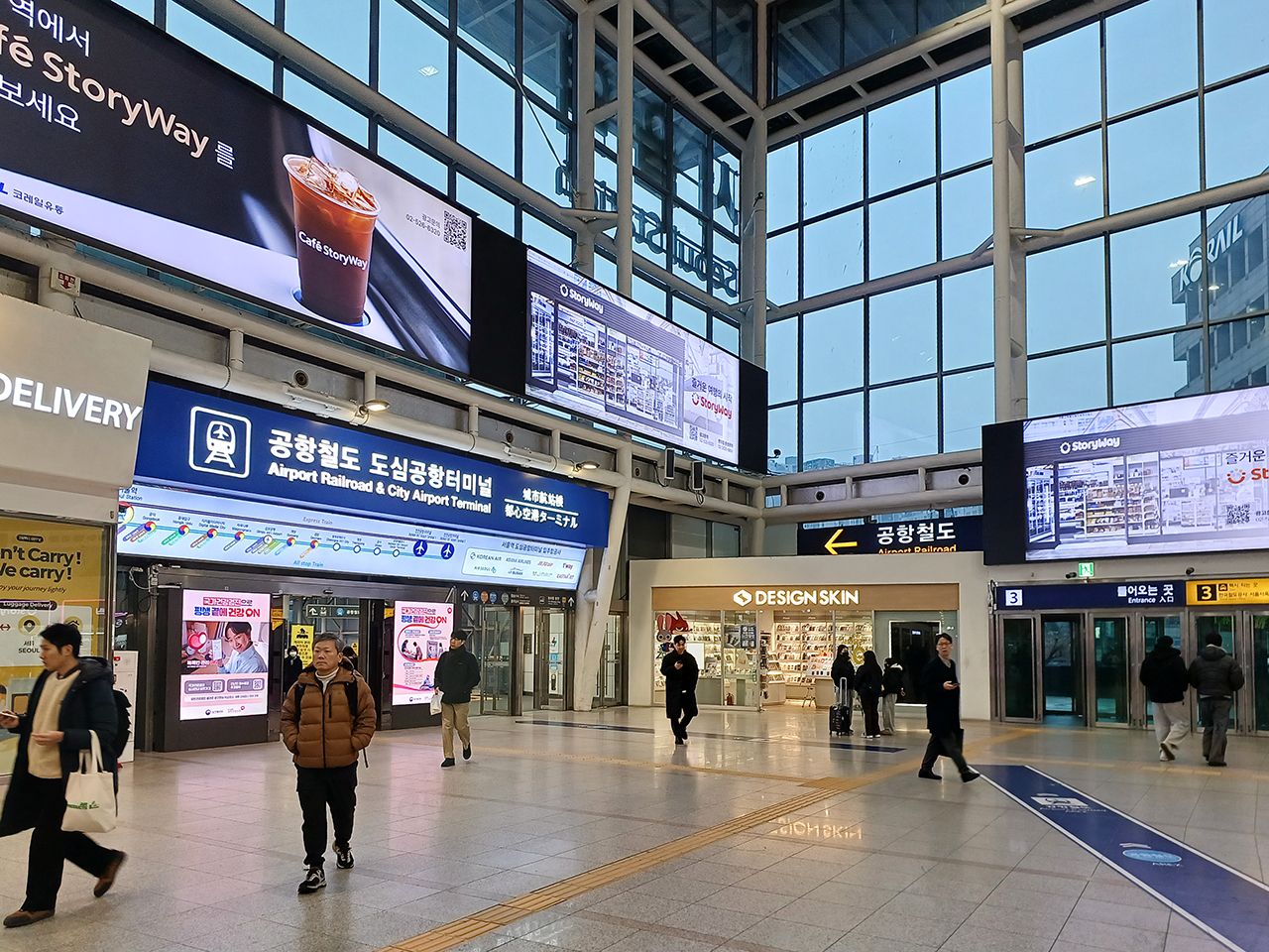 空港鉄道乗り場
ソウル駅西側、3番出口方面